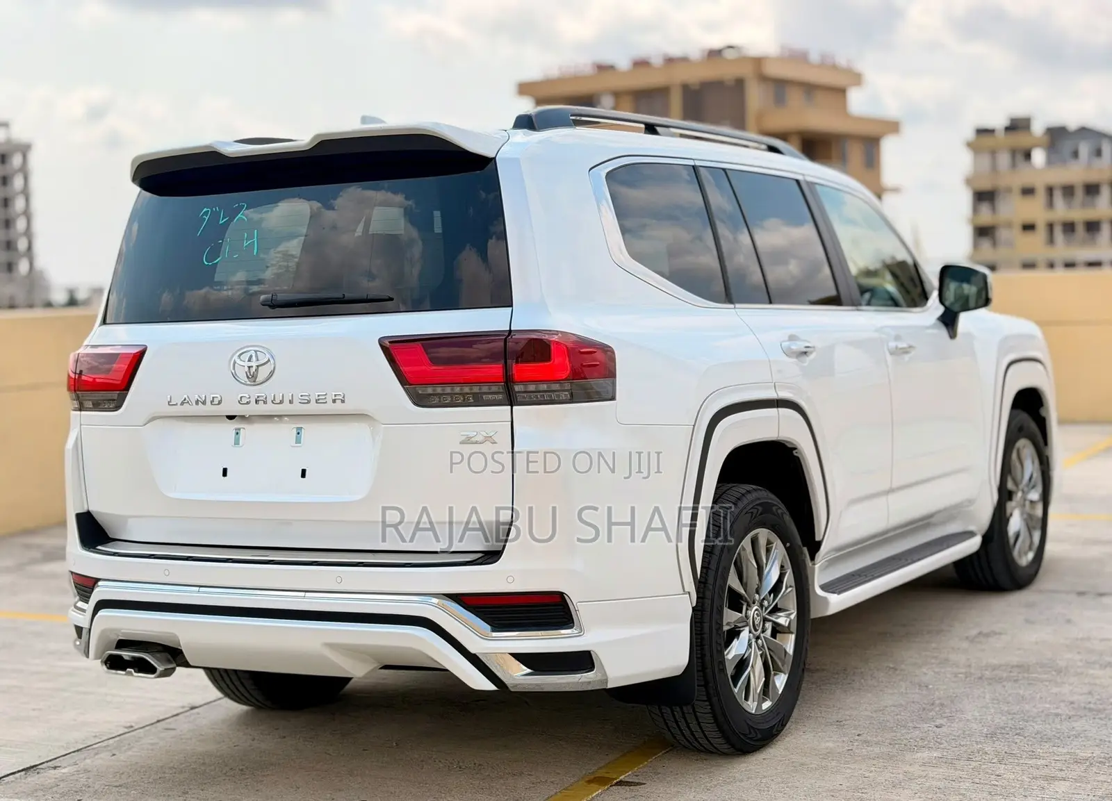 Toyota Land Cruiser LC300 2025 White