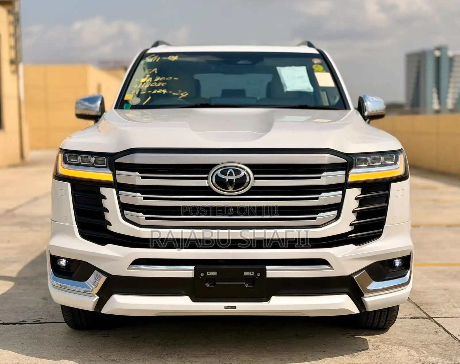 Toyota Land Cruiser LC300 2025 White