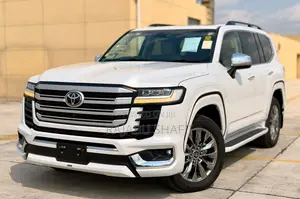 Toyota Land Cruiser LC300 2025 White