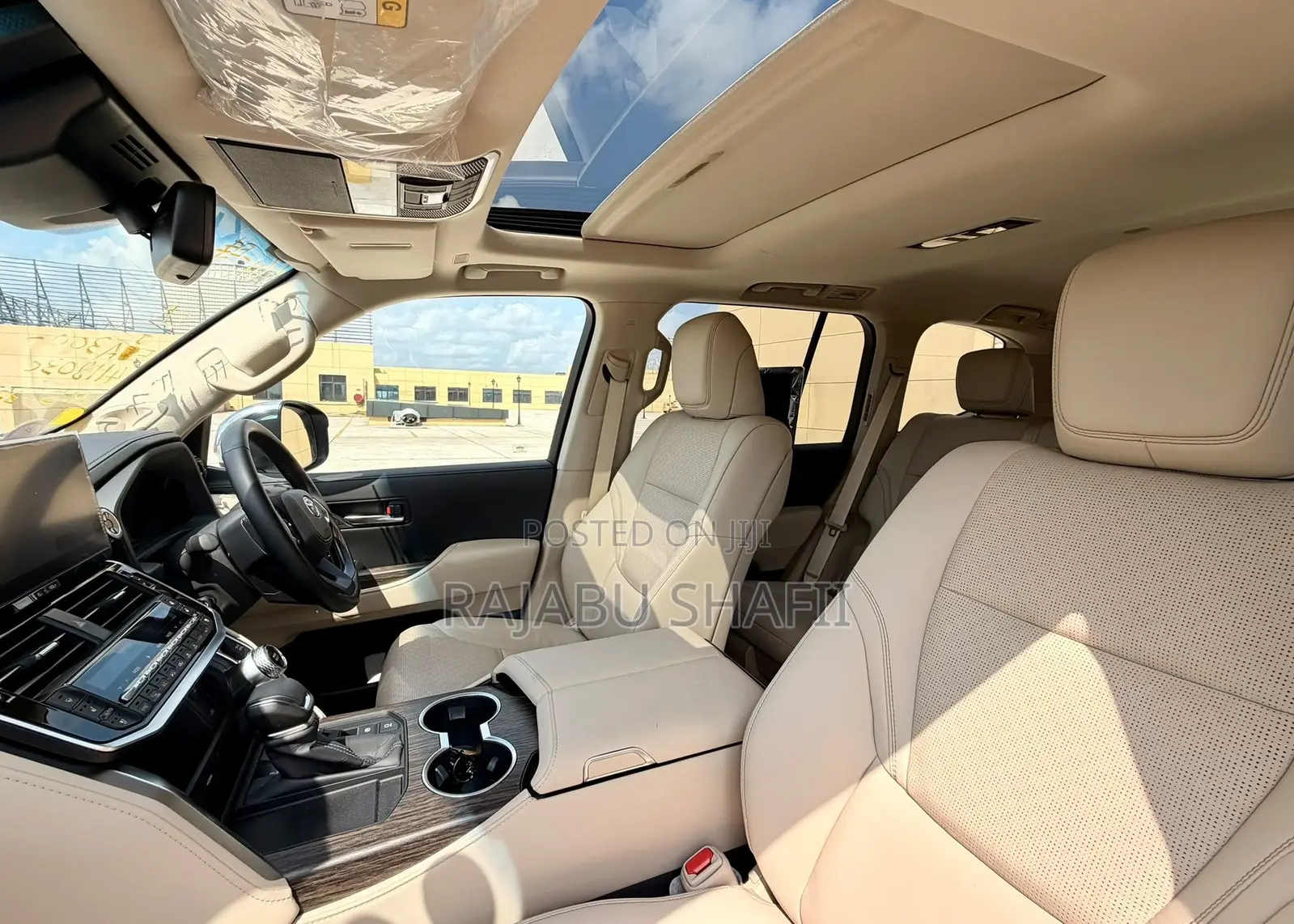 Toyota Land Cruiser LC300 2025 White