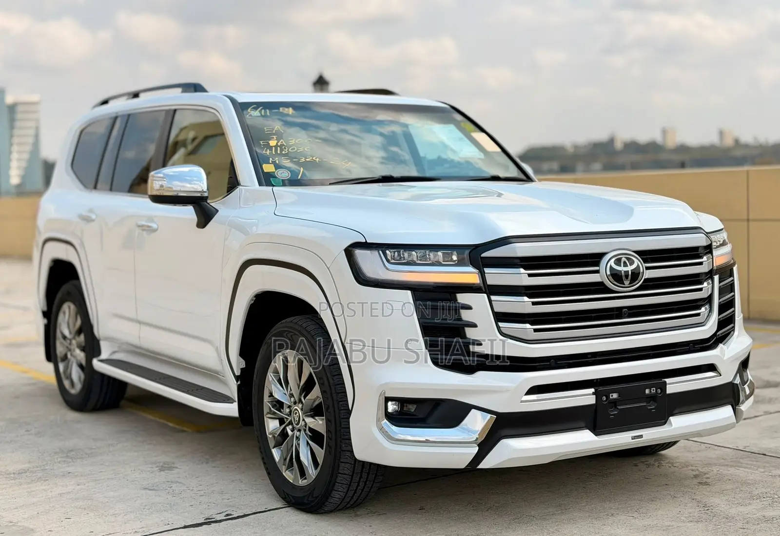 Toyota Land Cruiser LC300 2025 White