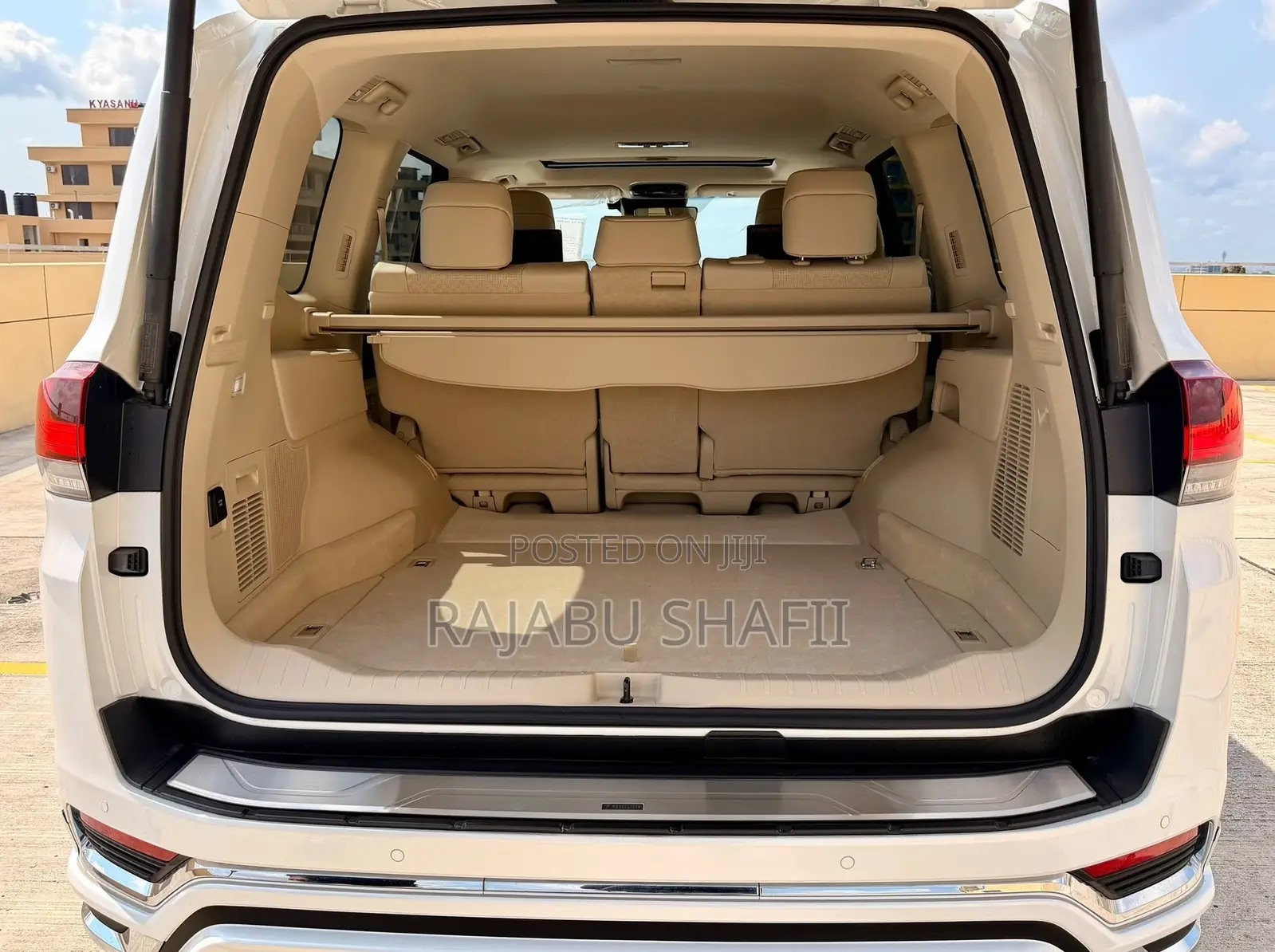 Toyota Land Cruiser LC300 2025 White