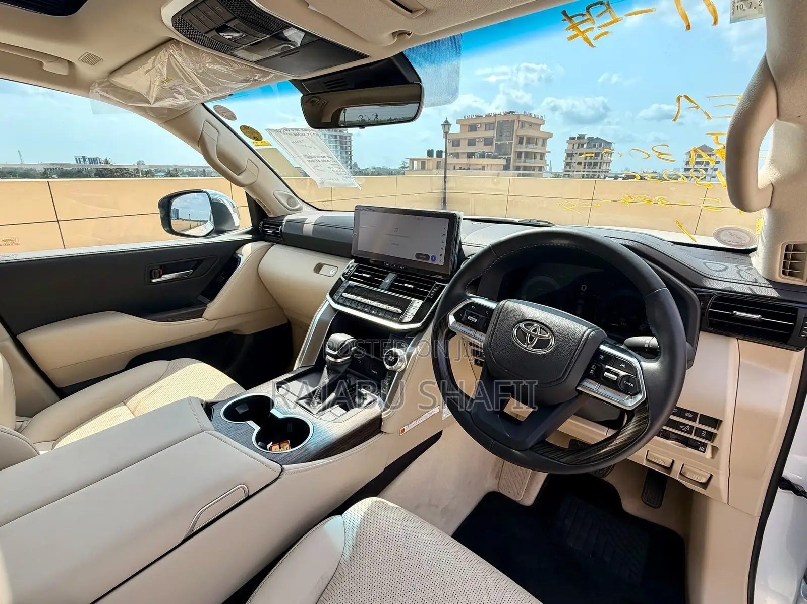 Toyota Land Cruiser LC300 2025 White
