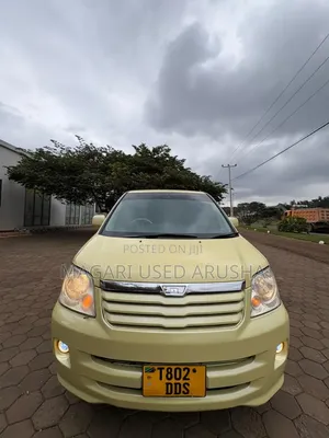 Toyota Noah 2005 Yellow