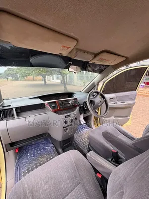 Toyota Noah 2005 Yellow