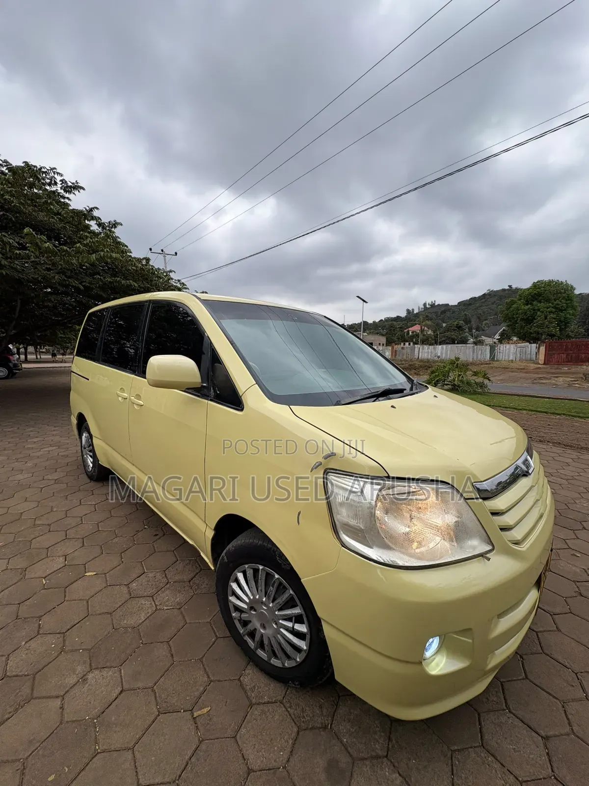 Toyota Noah 2005 Yellow