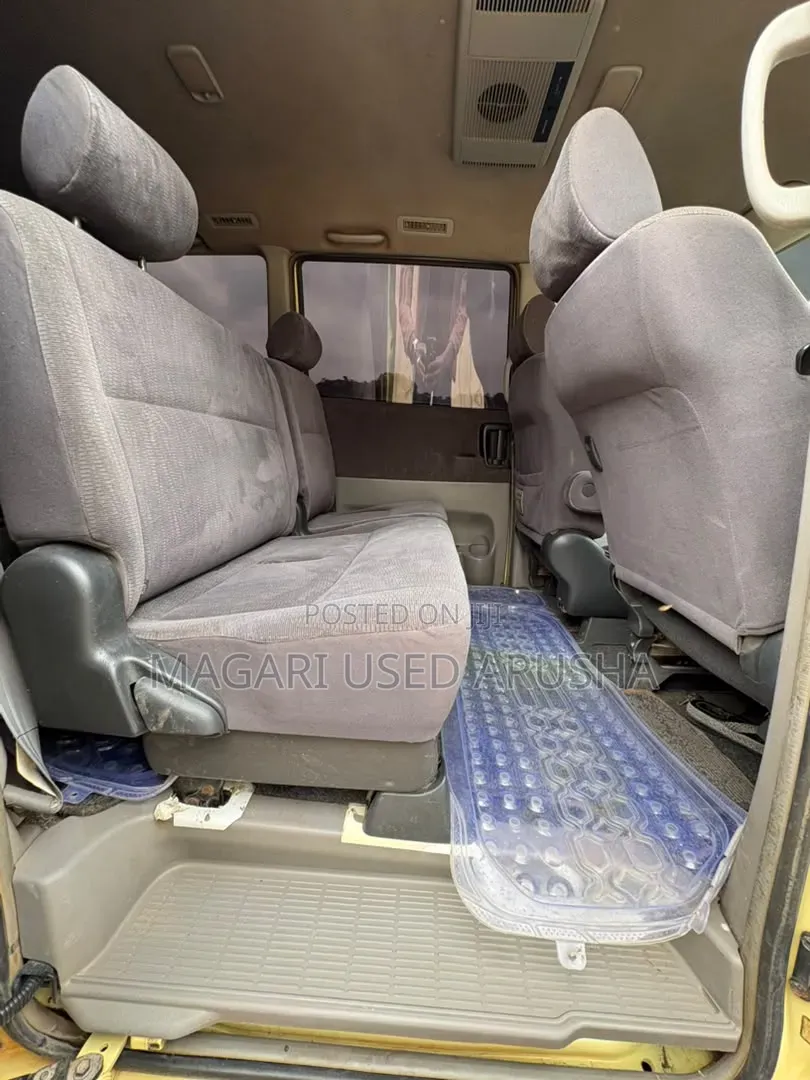 Toyota Noah 2005 Yellow
