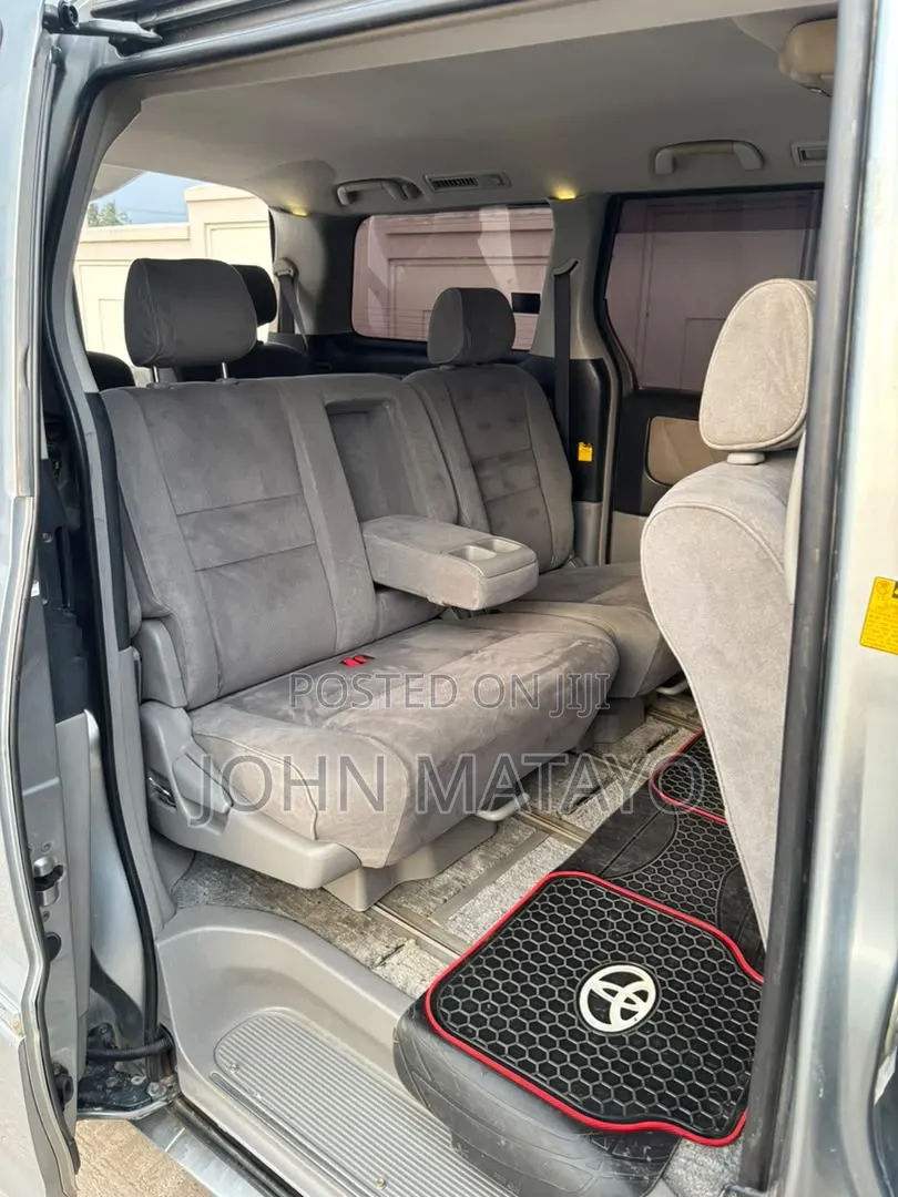 Toyota Alphard 2004 Silver