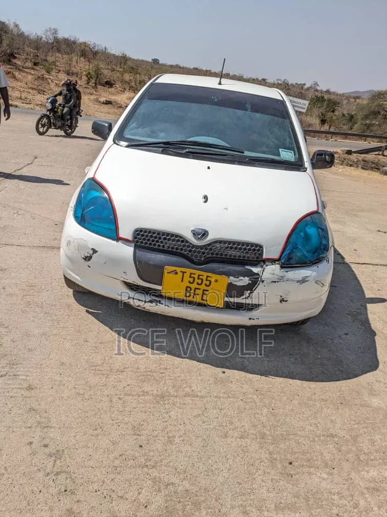 Toyota Vitz 2005 White