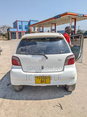 Toyota Vitz 2005 White