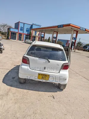 Toyota Vitz 2005 White
