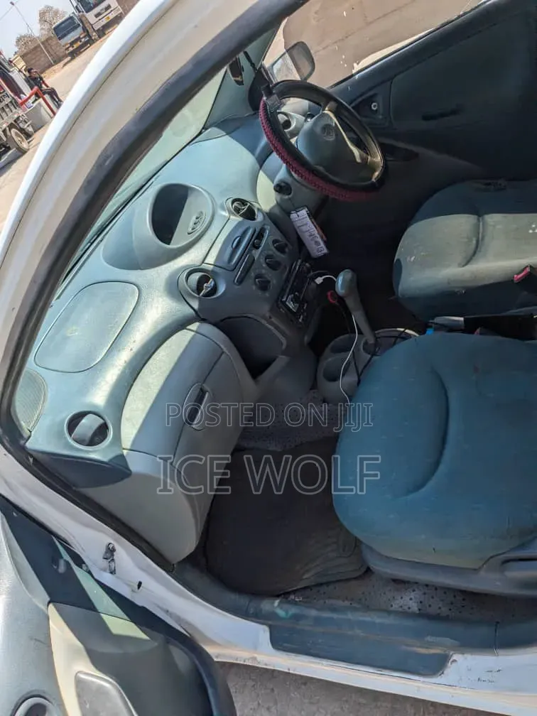 Toyota Vitz 2005 White