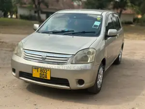 Toyota Raum 2008 Gold