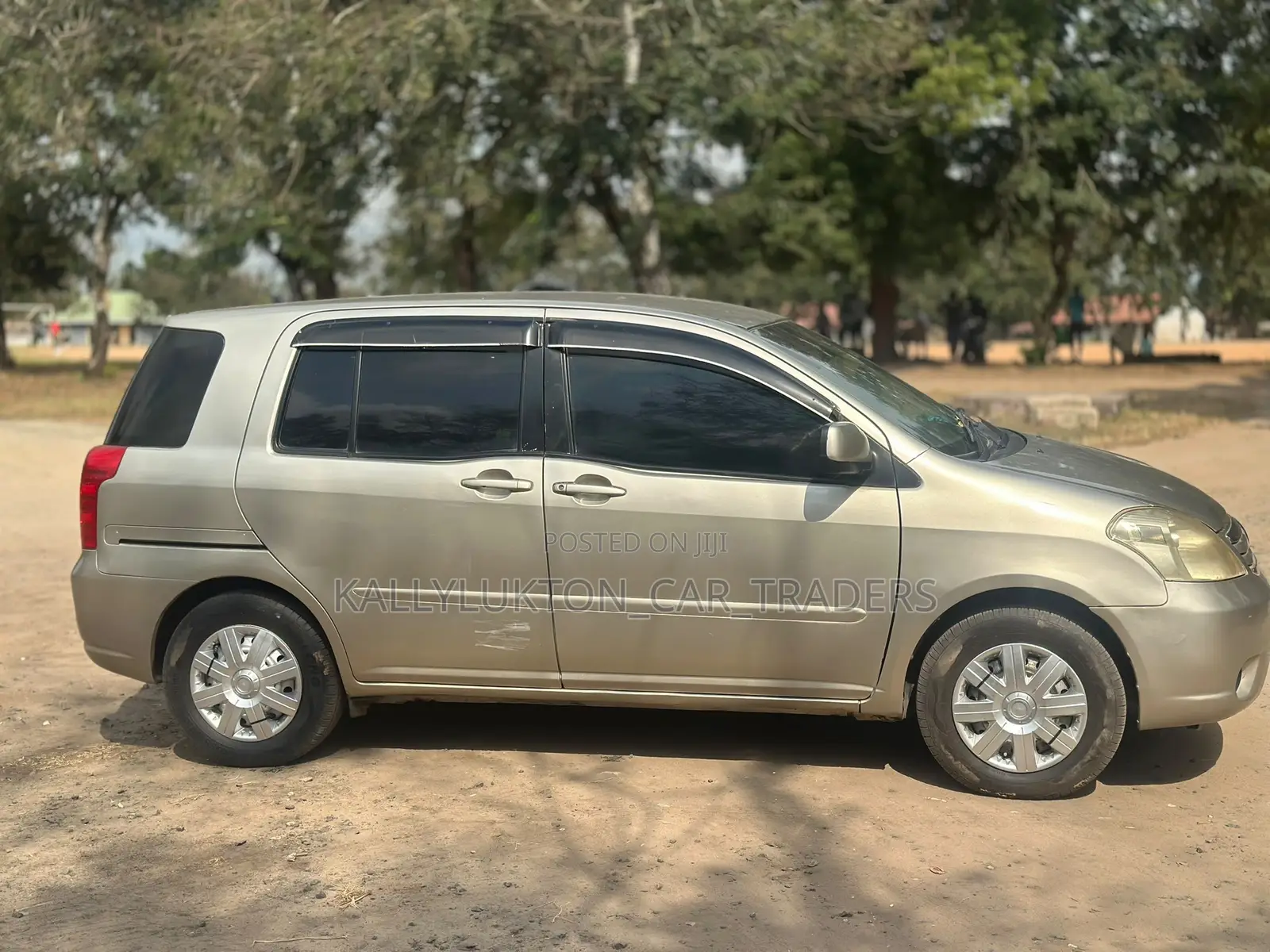 Toyota Raum 2008 Gold