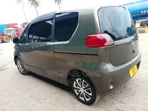 Toyota Porte 2005 Gray