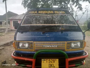 Toyota TownAce 1998 Blue