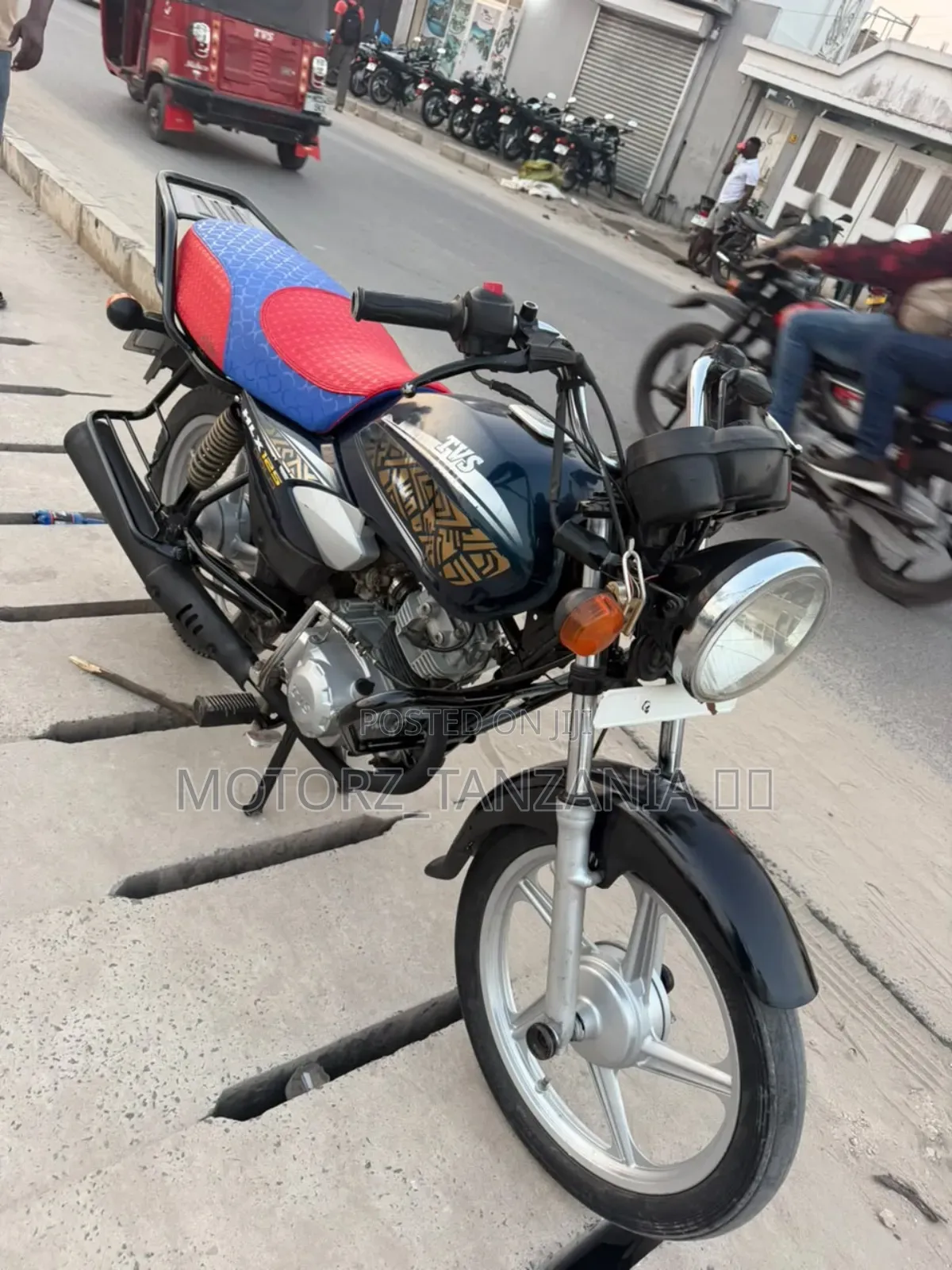 TVS HLX 125 2021 Gold
