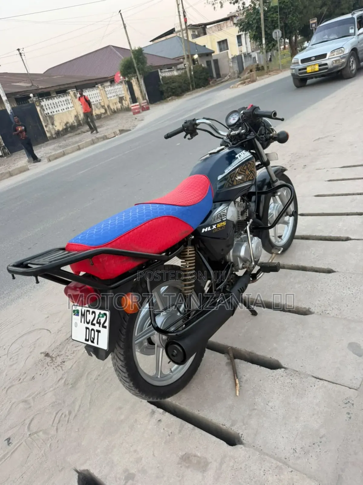 TVS HLX 125 2021 Gold