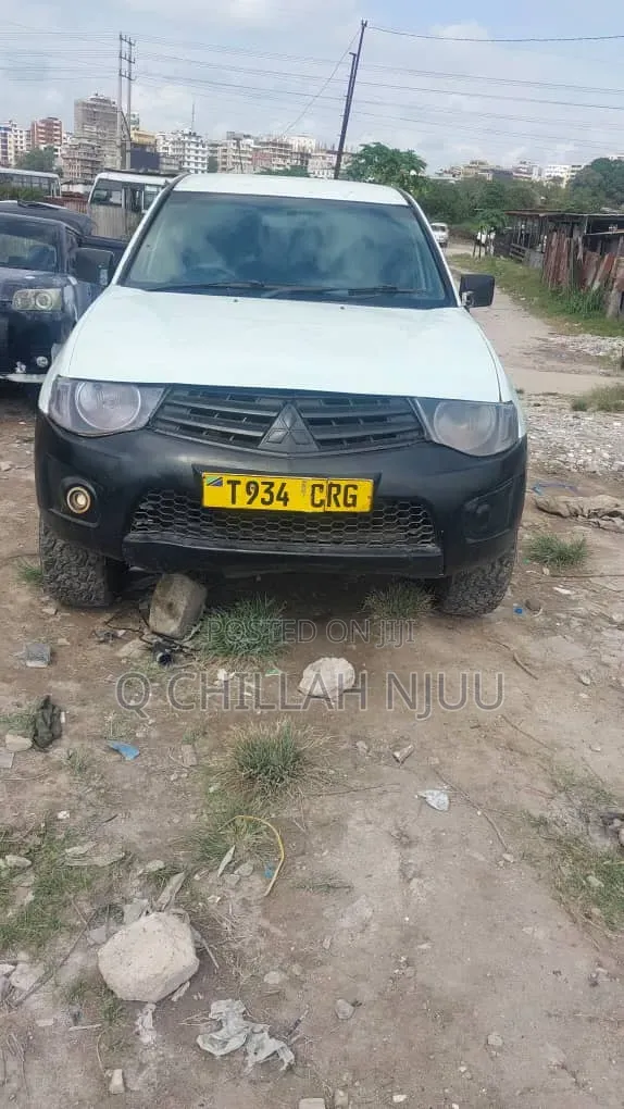 Mitsubishi L200 2000 White