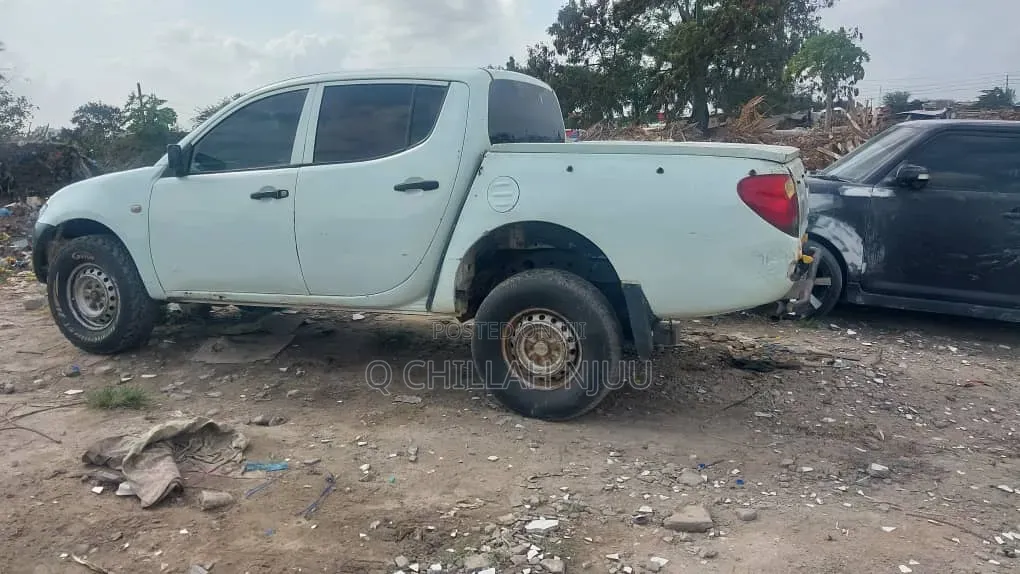 Mitsubishi L200 2000 White