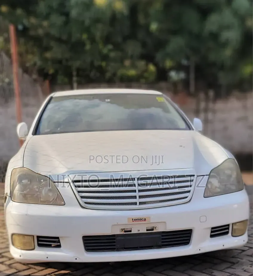 Toyota Crown Royale 2005 White
