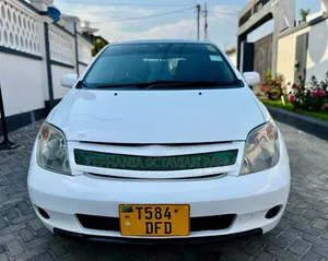 Toyota IST 2004 White