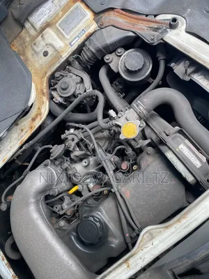 Toyota HiAce 2002 White