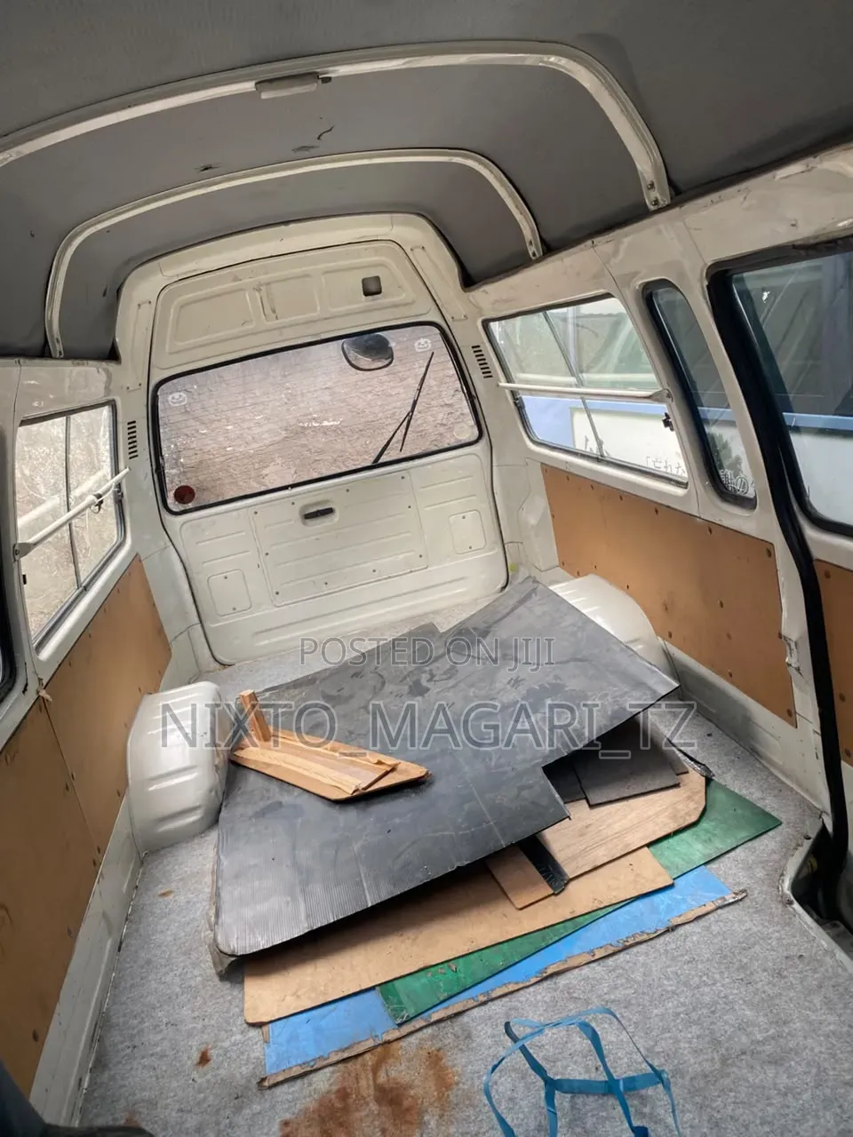 Toyota HiAce 2002 White