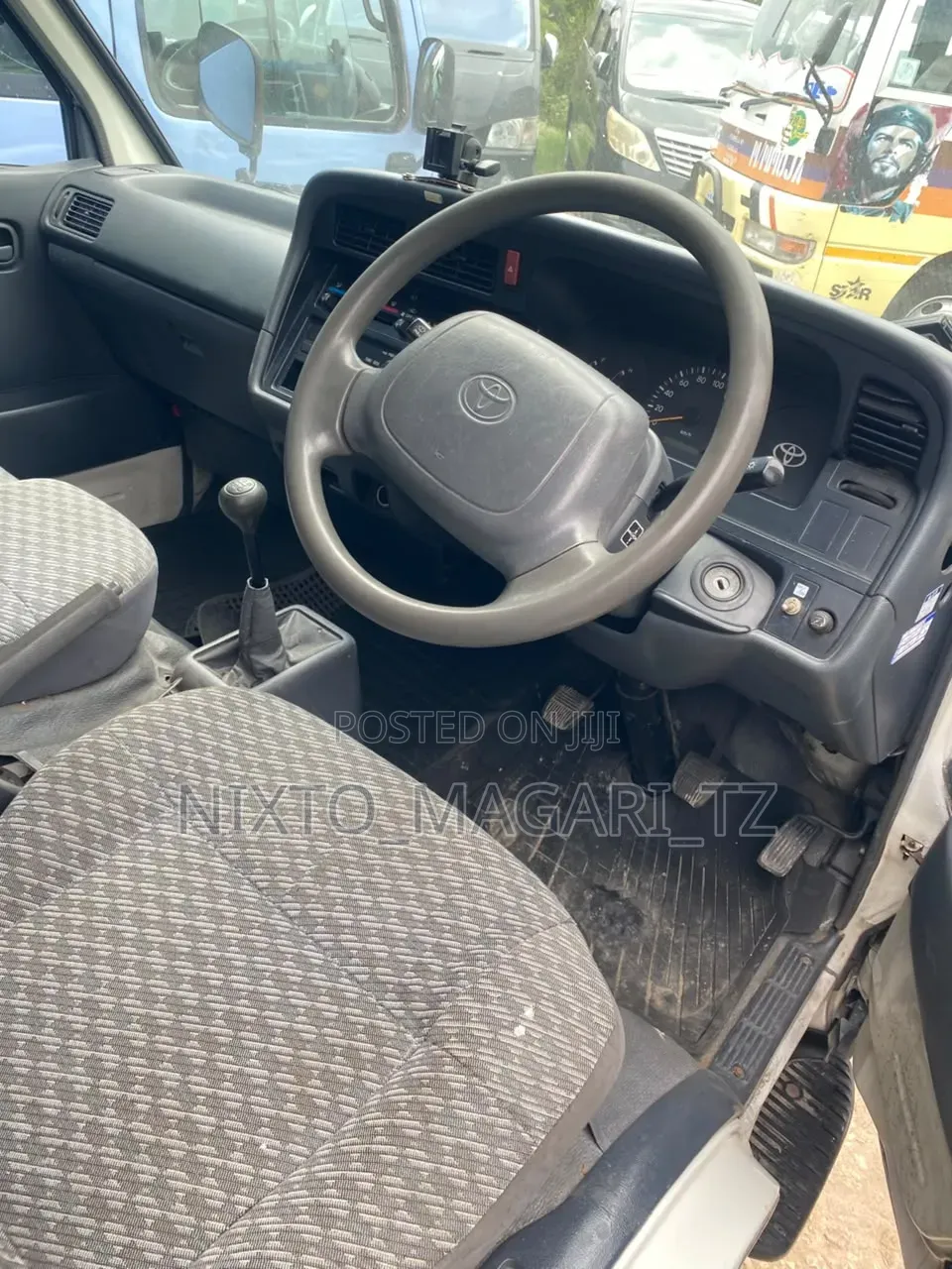 Toyota HiAce 2002 White