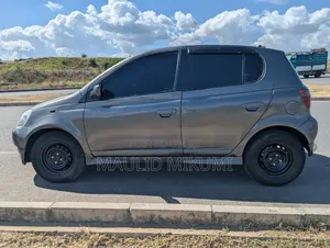 Toyota Vitz 2002 Silver