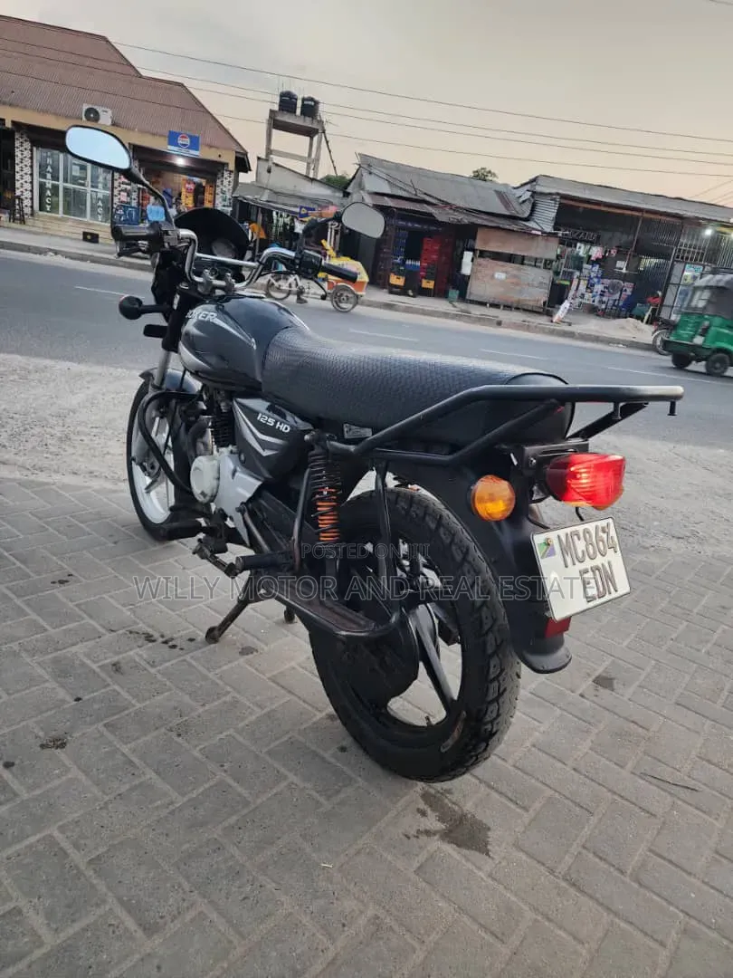 TVS HLX 125 2026 Black