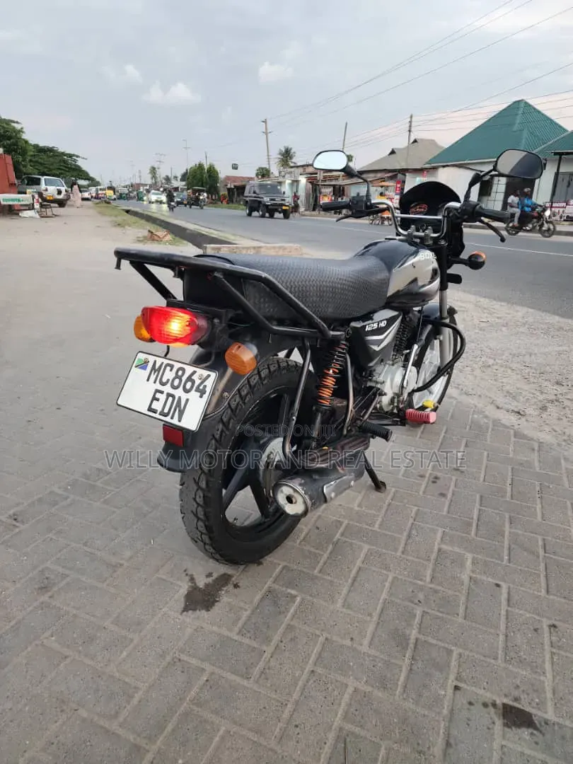 TVS HLX 125 2026 Black