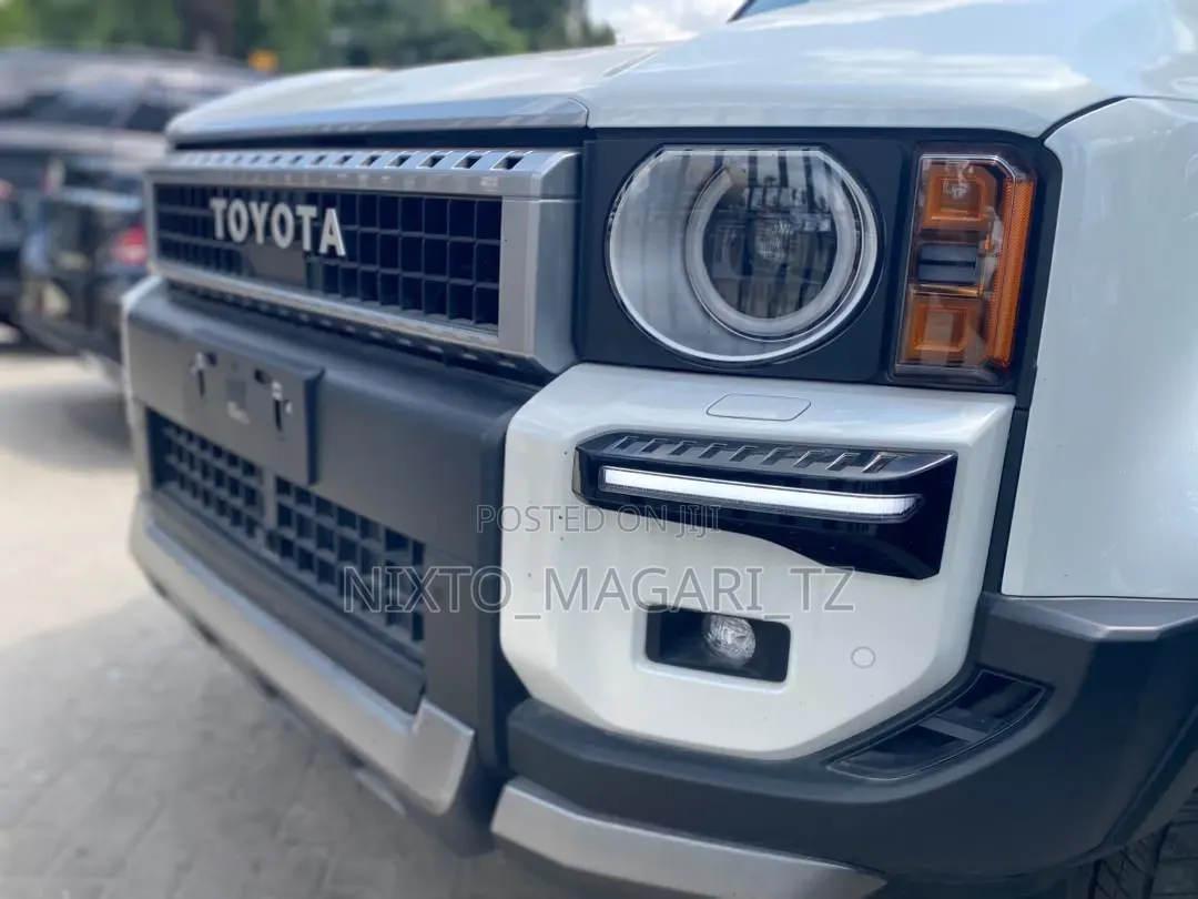 Toyota Land Cruiser Prado 2025 White