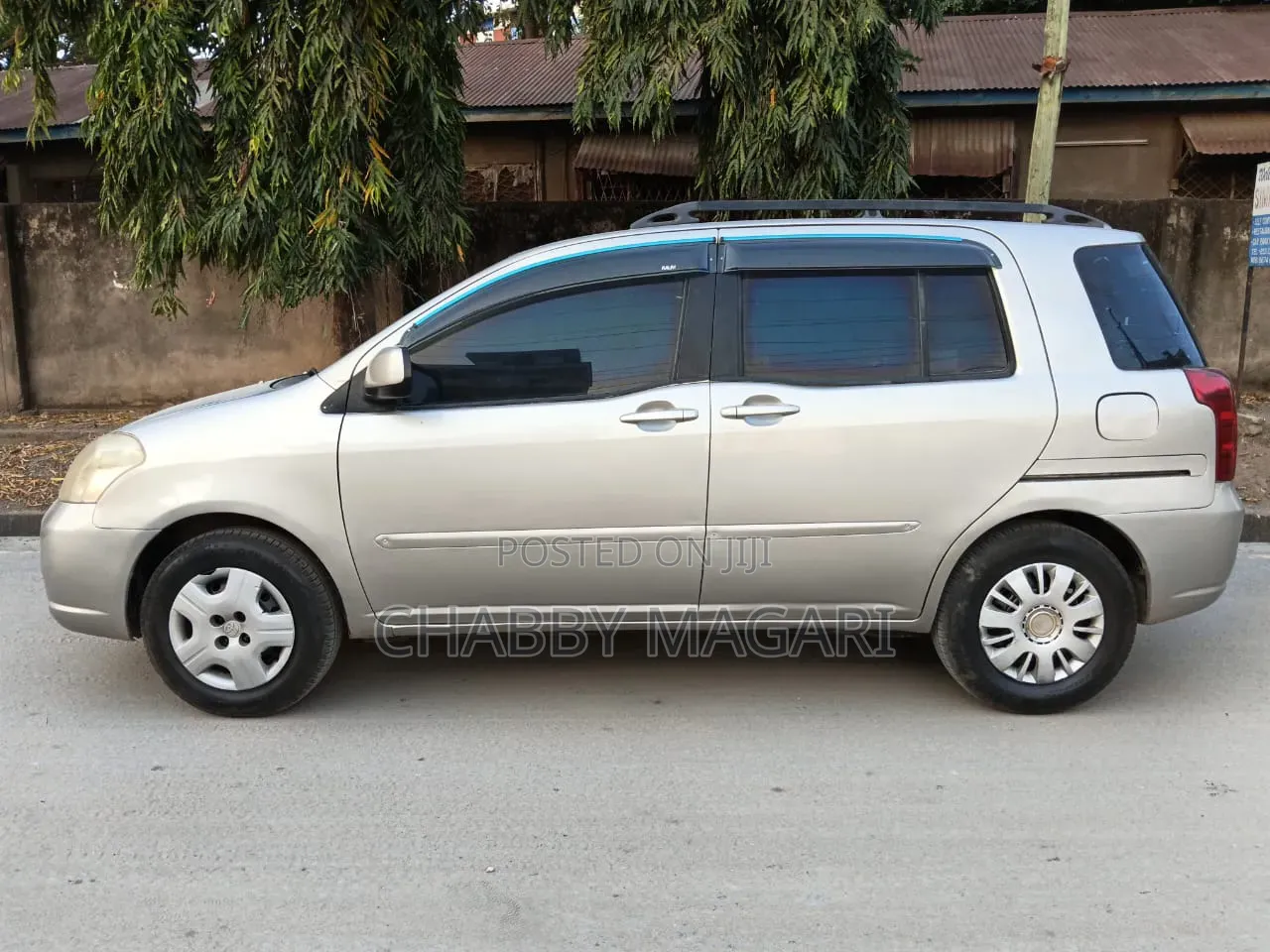 Toyota Raum 2003 Gold