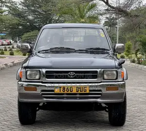 Toyota Hilux 1990 Black