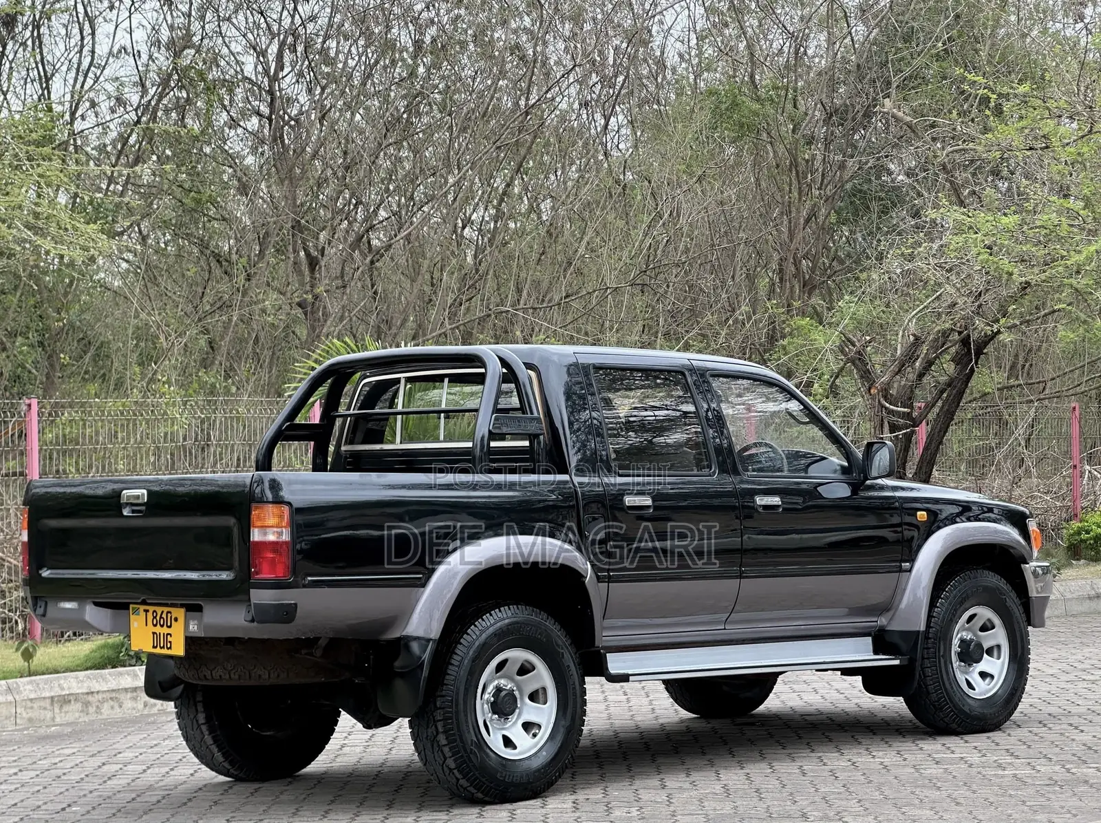 Toyota Hilux 1990 Black
