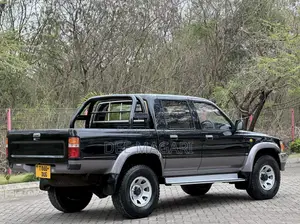 Toyota Hilux 1990 Black