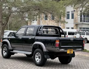 Toyota Hilux 1990 Black