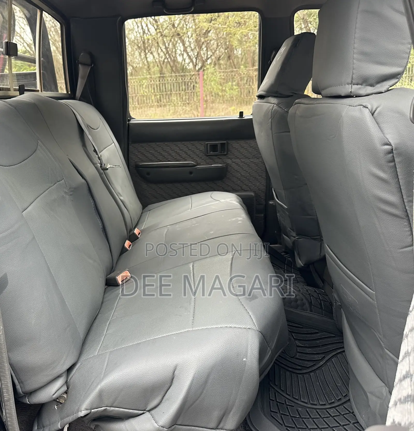 Toyota Hilux 1990 Black