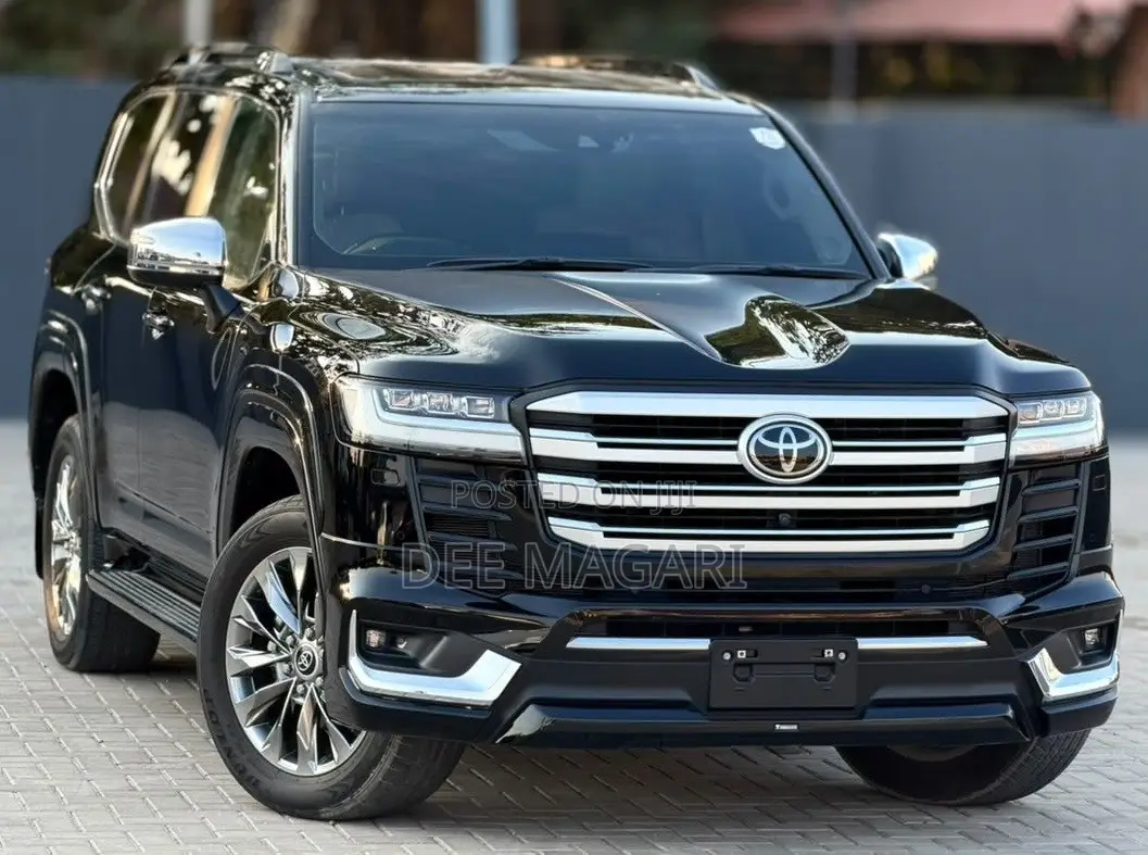Toyota Land Cruiser LC300 2023 Black