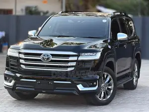 Toyota Land Cruiser LC300 2023 Black