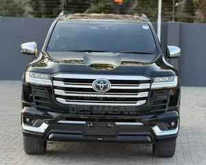 Toyota Land Cruiser LC300 2023 Black