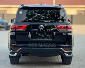 Toyota Land Cruiser LC300 2023 Black