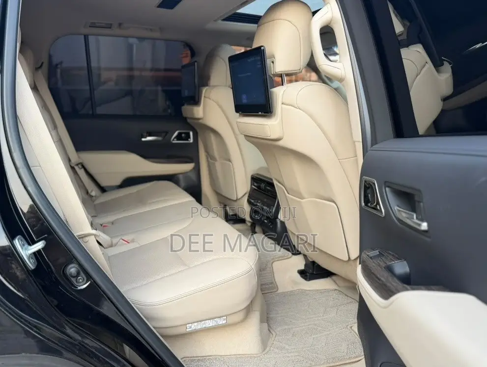 Toyota Land Cruiser LC300 2023 Black