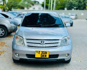 Toyota IST 2003 Silver