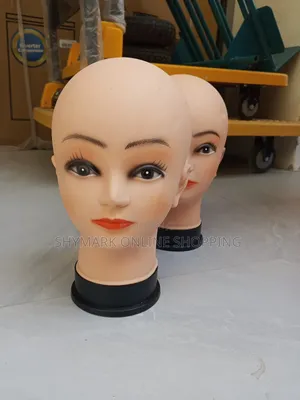 Mdoli Wa Kichwa Cha Kike Bila Mabega