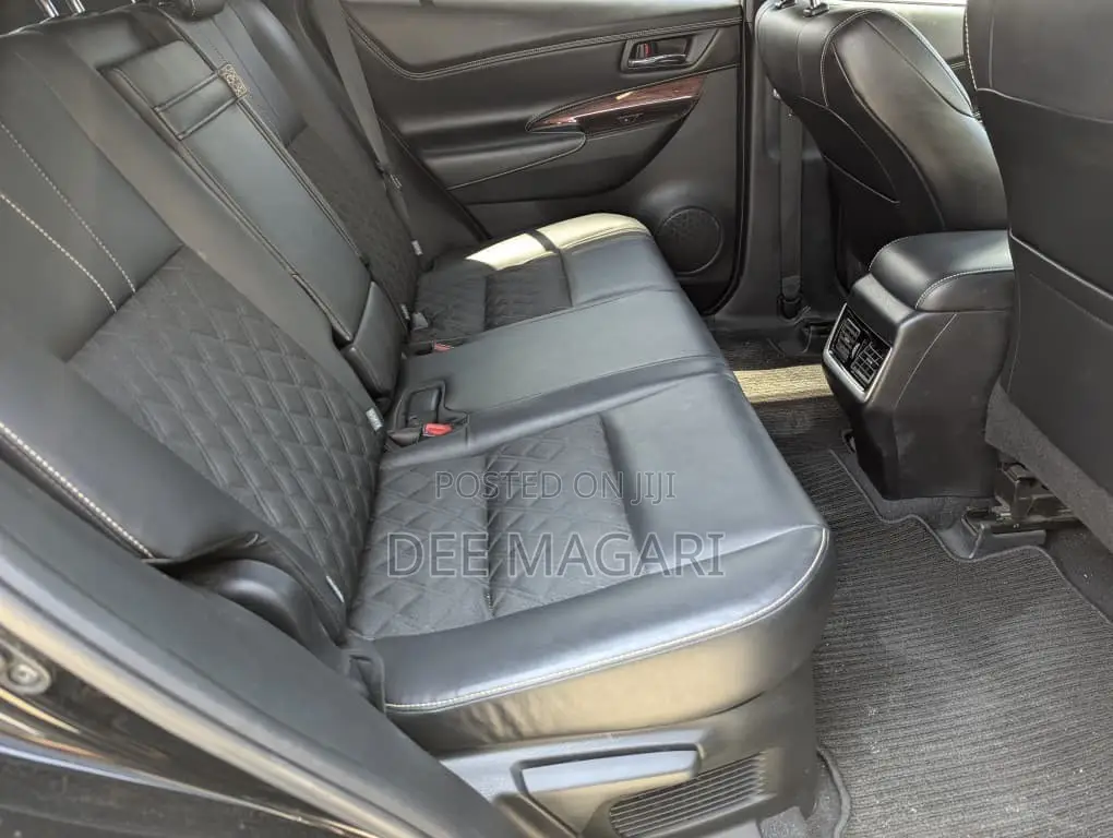 Toyota Harrier 2.0 2014 Black