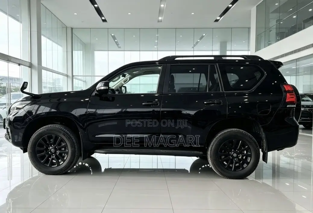 Toyota Land Cruiser Prado 2023 Black