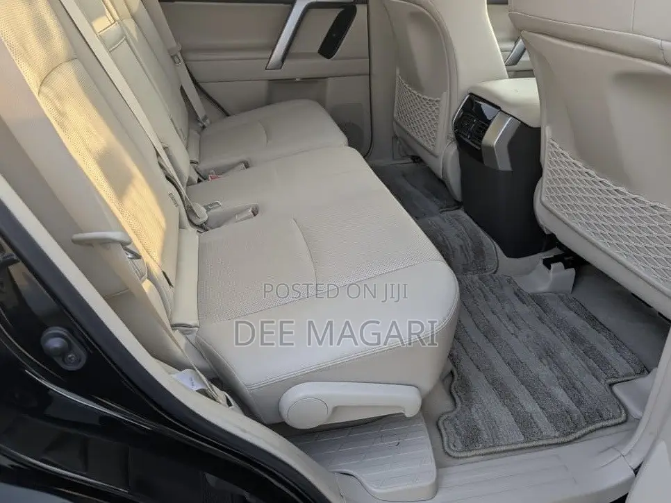 Toyota Land Cruiser Prado 2023 Black