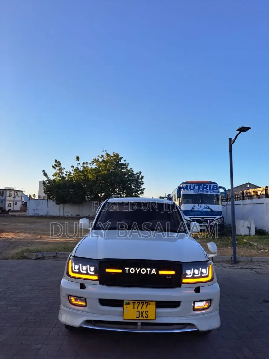 Toyota Land Cruiser 2000 Off white